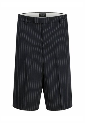 Shorts azul marino hasta la rodilla con rayas verticales blancas finas, trabillas para cinturón y cremallera frontal, etiquetados como Jack & Jones.