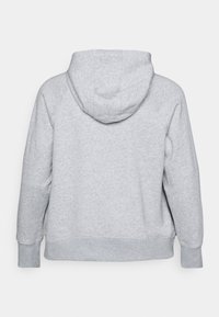 Grå hoodie av tjockt material, med en rundad huva, ribbade ärmslut och nederkant, som har en slät yta och enkel design.