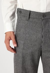 DRYKORN WYDER - Hlače - grey