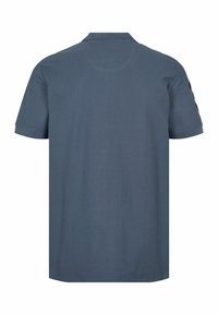 T-krekls ar īsām piedurknēm tumši zilos audumos, ar gludu tekstūru un klasisku apkakles dizainu. Vienkārša un tīra aizmugures skats.