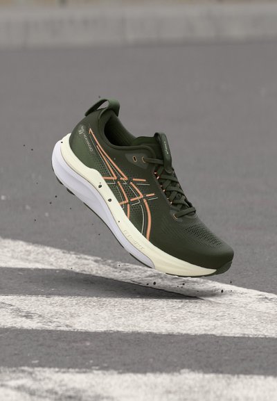ASICS GEL KAYANO 33