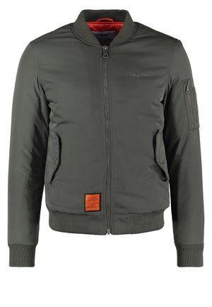Groene bomberjack, nylon materiaal, ribgebreide manchetten en zoom, rits aan de voorkant, twee zijzakken en één mouwzak met oranje labeldetail. Rood binnenvoerings.