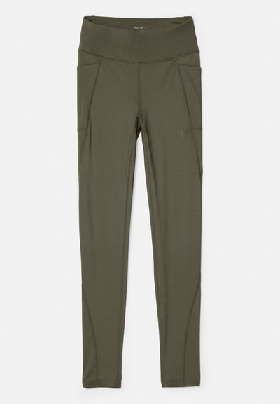 Olive green leggings made from stretchy fabric, featuring a high waistband, side pockets, and seamless stitching for a smooth appearance.