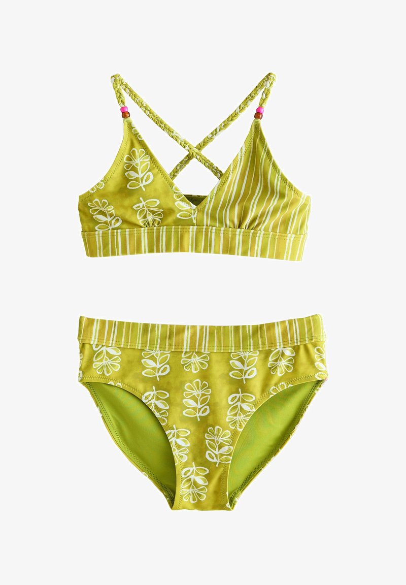 Dwuczęściowy kostium kąpielowy w jasnej zieleni z białymi wzorami kwiatowymi. Górna część ma krzyżujące się ramiączka i paski na dole, podczas gdy dolna część ma akcent w postaci pasa.