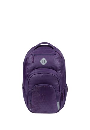 Zaino viola con più scomparti con cerniera, una maniglia superiore e un motivo geometrico delicato sul tessuto.