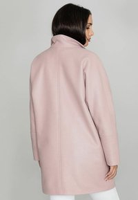 Figl Halflange jas - light pink