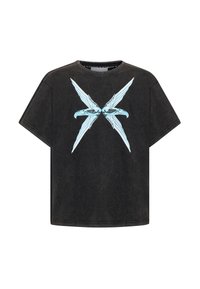 T-shirt nera oversize in cotone, con un design grafico blu di ali incrociate e occhi sul davanti. Maniche corte, collo rotondo.