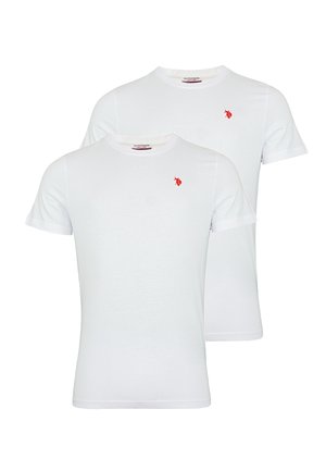 Białe bawełniane koszulki T-shirt w zestawie dwóch, z krótkimi rękawami i czerwonym akcentem logo na klatce piersiowej, z okrągłym dekoltem.