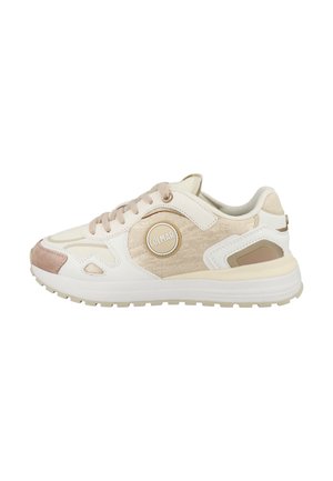 Zapatilla Colmar blanca y beige con paneles de ante y cuero, cordones beige, parche con logotipo en el lateral y suela gruesa y texturizada.