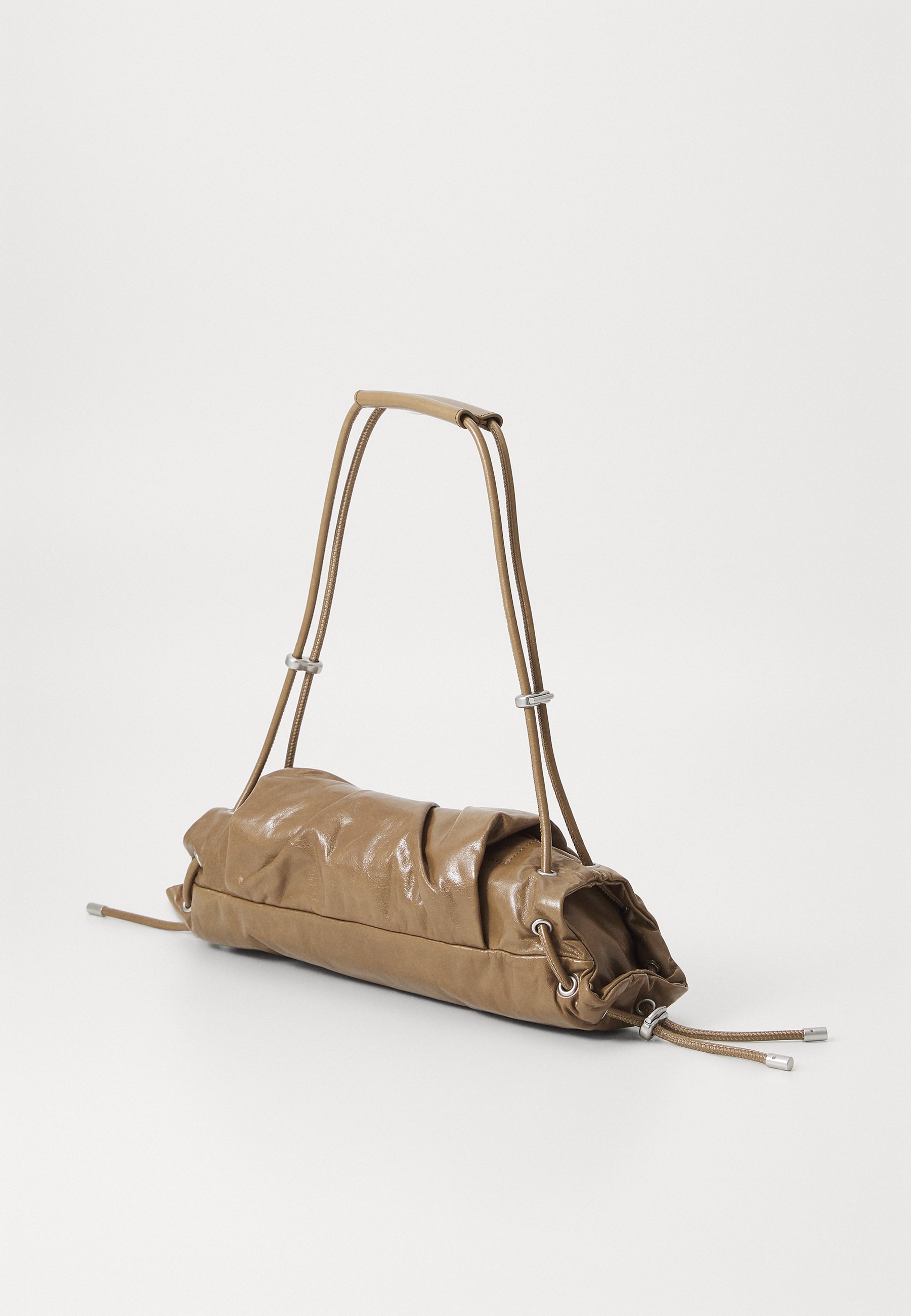 SATUR Scrunch medium shoulder bag brown SATUR Scrunch medium shoulder bag brown