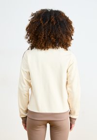 adidas Originals CLASSIC - Sportinė striukė - white/trace brown