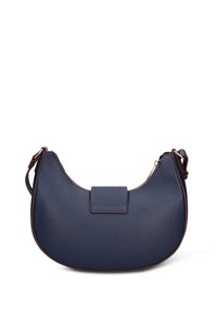 Borsa a mano in pelle blu marina con silhouette curva, finitura testurizzata, chiusura superiore con zip e patta piatta con chiusura magnetica. Tracolla regolabile inclusa.