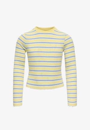 Chemise côtelée jaune à manches longues avec des rayures horizontales bleu clair et blanches et un col rond sur fond blanc.