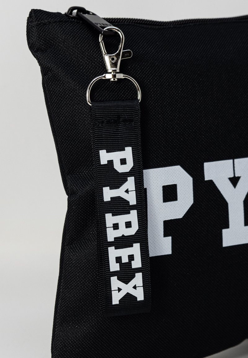 Outlet Pyrex Zaino Pyrex Prezzo Pyrex Borse Pochette Pyrex Argento