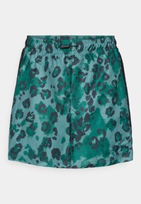 Šortke z leopardjim vzorcem v teal in temno zeleni barvi, z elastičnim pasom in gladko teksturo, z sproščenim in prirejenim krojem.