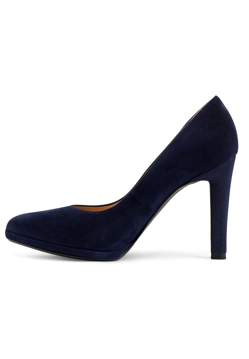 Zapato de tacón de ante azul marino con punta afilada, tacón de aguja de 10 cm y forro interior suave. Presenta un diseño minimalista sin adornos.