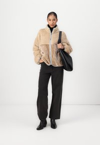 UGG MARLENE JACKET - Giacca invernale - sandstone/ice jam
