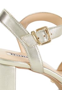 Dune London Sandalen met plateauzool - gold