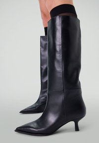 sacha MIT KITTEN HEEL - Bottes - black