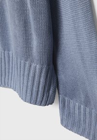 Stradivarius Sweter