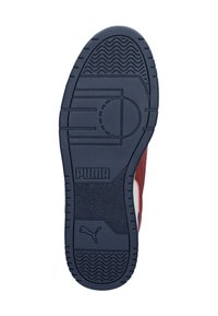 Puma schoenzool met een gestructureerd, donkerblauw rubberoppervlak. Bevat een logo, grippatronen en een soepele rand. Ontworpen voor grip.