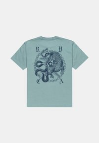 Short-sleeve t-shirt in light blue cotton featuring a detailed navy graphic of an octopus and leopard within a circular design.
