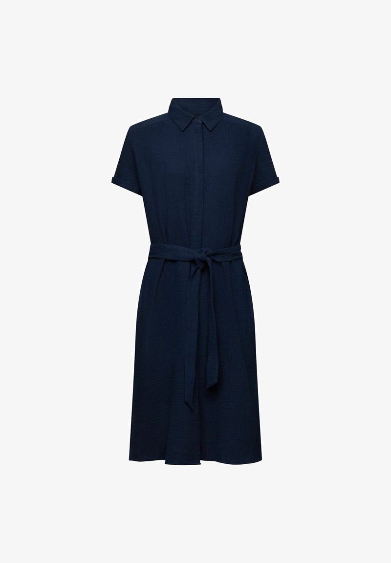 Vestito blu navy a maniche corte con colletto, abbottonatura frontale e cintura alta annodata in vita. Realizzato in tessuto testurizzato, taglio ad A alla lunghezza del ginocchio.
