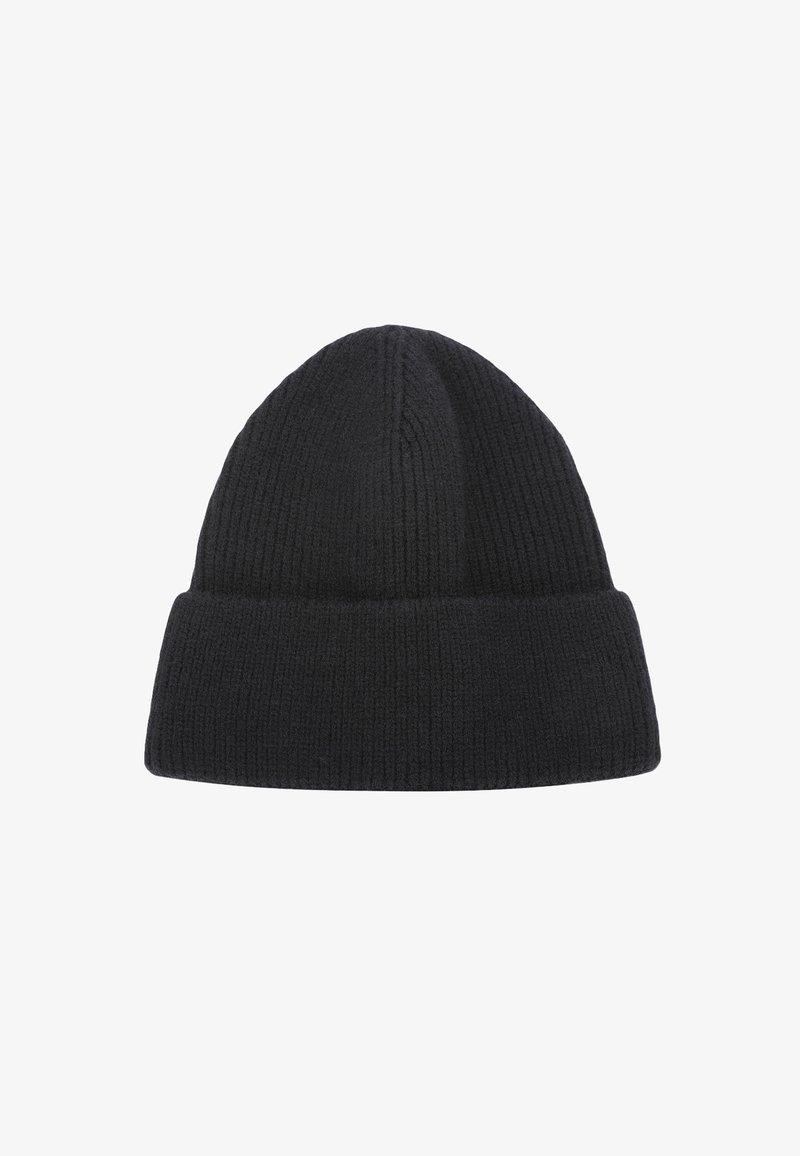 Cappello beanie nero in maglia con texture a coste, dotato di un risvolto. Design semplice senza accenti o motivi visibili.