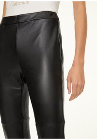 comma Leggings - Byxor - black