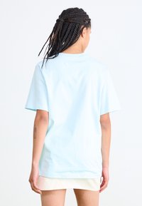 Nike Sportswear TEE - Basic póló - glacier blue/white