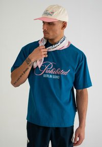 PROHIBITED - BOHEMIAN TEE - Print T-shirt - blue Thumbnail Image 1
