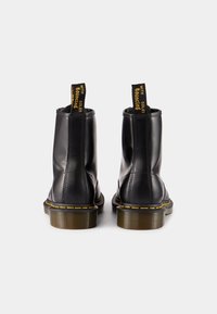 Dr. Martens Stivaletti stringati - black