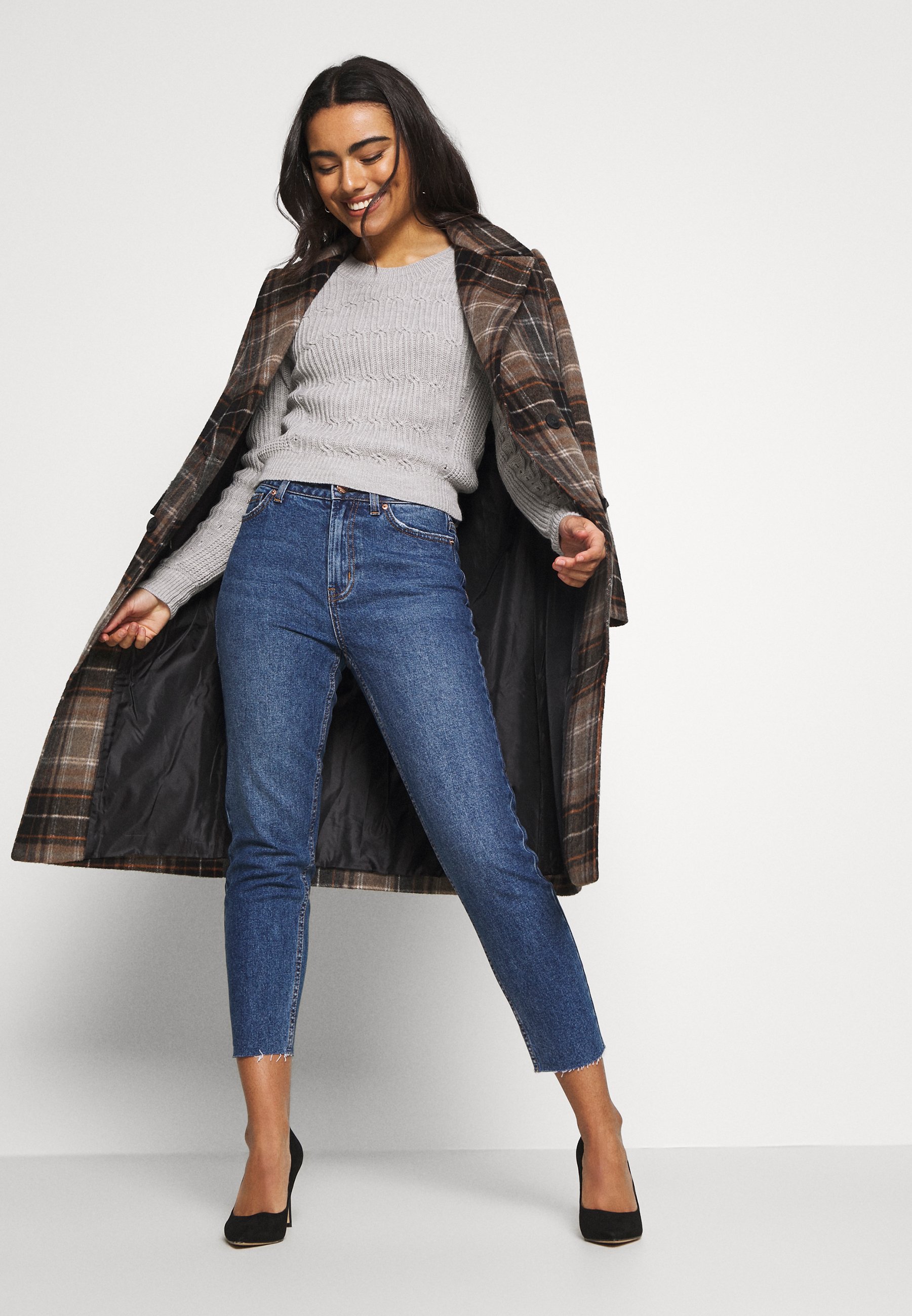 ONLY Petite ONLEMILY - Prigludę džinsai - dark blue denim/tamsiai mėlynų  džinsų - Zalando.lt