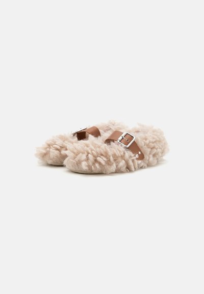 CHIARA FERRAGNI Balerinke s paščkom - beige