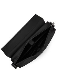 Borsa nera con zip di forma strutturata e texture liscia. Presenta una chiusura con zip superiore e scomparti interni per l'organizzazione.