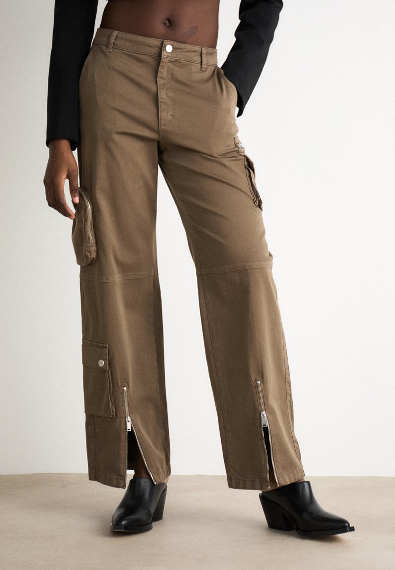Gestuz MIRJAGZ PANTS - Kareiviško stiliaus kelnės - shitake