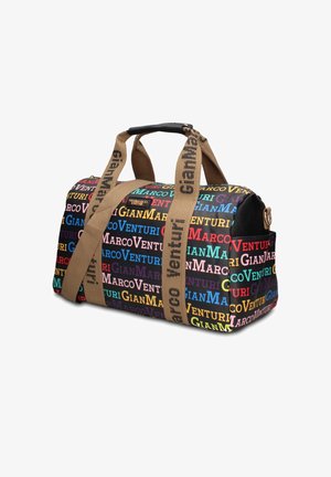 Zwarte duffeltas met kleurrijke "Marco Venturi" en "Gian" tekstpatronen, beige banden met zwarte tekst en zwarte leren handgreepaccenten.