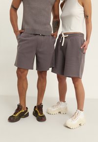 YOURTURN - WIDE LEG SHORTS UNISEX - Träningsbyxor - dark grey Miniatyrbild 1