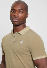 Guess CLASSIQUE - Polo marškinėliai - vert