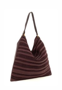 Borsa a mano in pelle color mogano con forma triangolare, caratterizzata da una texture a righe e un'unica maniglia marrone. Accenti in metallo dorato nella parte superiore.