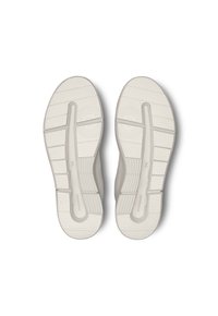 Soli delle sneaker grigio chiaro con gomma testurizzata, caratterizzati da un motivo a zigzag, scanalature per trazione e un logo centrale.