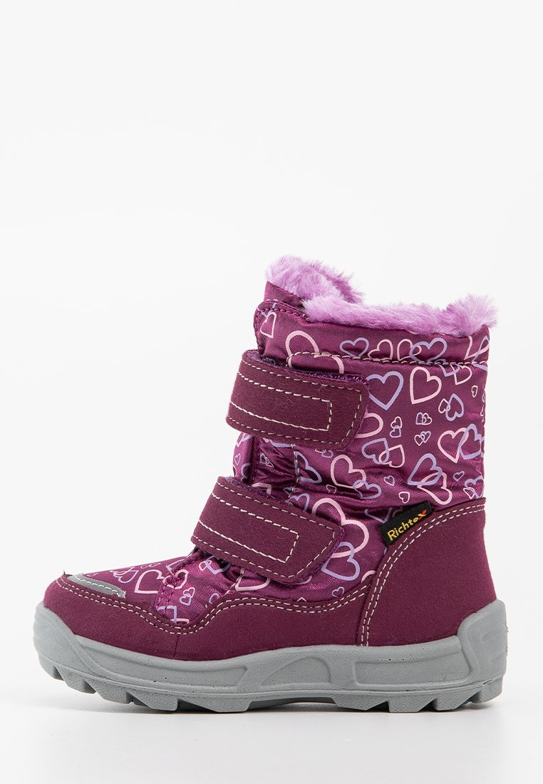 Lila Kinderwinterstiefel mit Herzmustern, zwei Klettverschlüssen, pinkem Kunstfellfutter und einer dicken grauen Sohle.