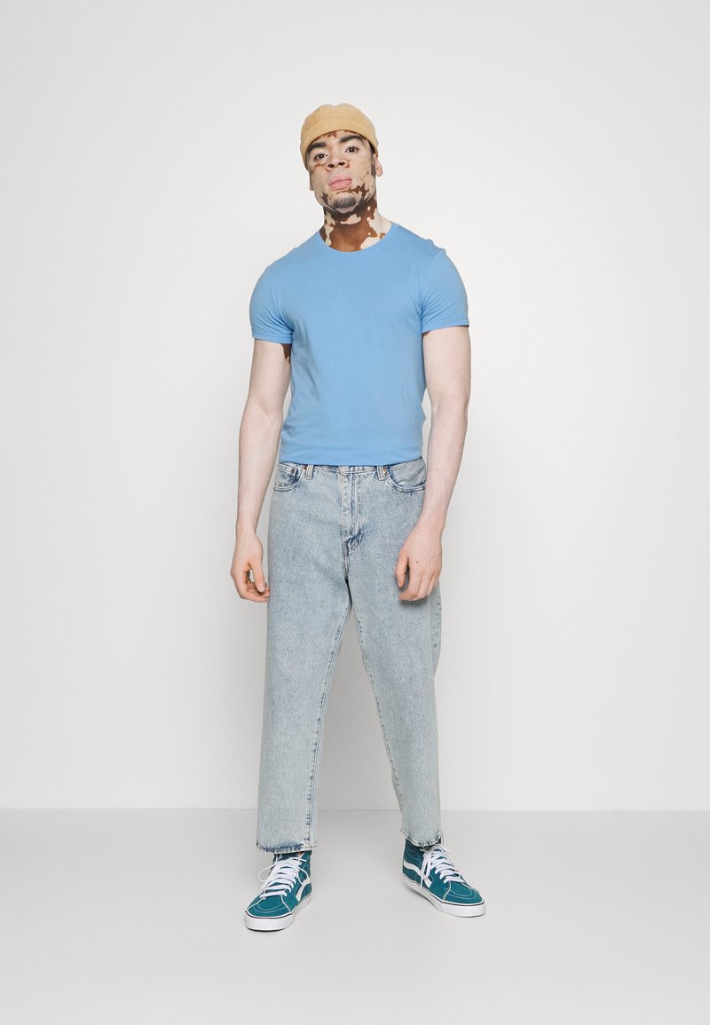 Levi's® SLIM CREW NECK TEE 2 PACK - T-shirt básica - light blue/grey