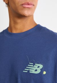 New Balance COURT LONG SLEEVE - Hosszú ujjú felső - navy