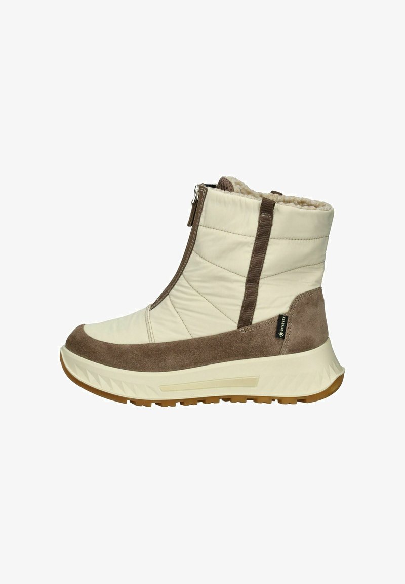 Beige en bruine enkelboot met een gewatteerde textuur, waterdichte buitenkant, zijrits en een dempende zool ontworpen voor comfort.