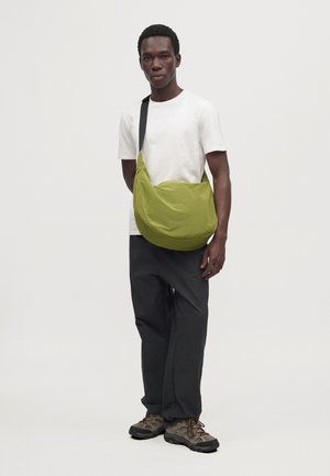ARKK Copenhagen, CORE SLING BAG UNISEX - Sac bandoulière - green