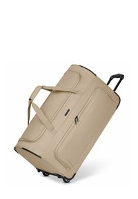 Beige Reisetasche auf Rollen mit zwei oberen Griffen, einem Reißverschluss und schwarzen Rollen. Sie hat einen glatten, strapazierfähigen Stoff und eine strukturierte Form.