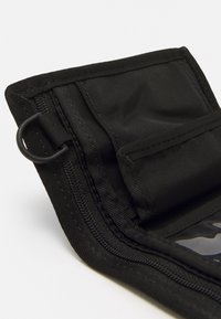 The North Face BASE CAMP - Piniginė - black