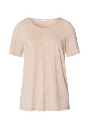 Kortebor اماما, scoop-neck t-shirt in een lichte perzikkleur, gemaakt van een zachte, gestructureerde stof met een ontspannen pasvorm en subtiel heatherpatroon.