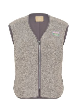 Gaiši pelēks bez piedurknēm šerpa veste ar priekšējo rāvējslēdzēju un mazu krāsainu uzlīmi kreisajā augšējā krūtī.